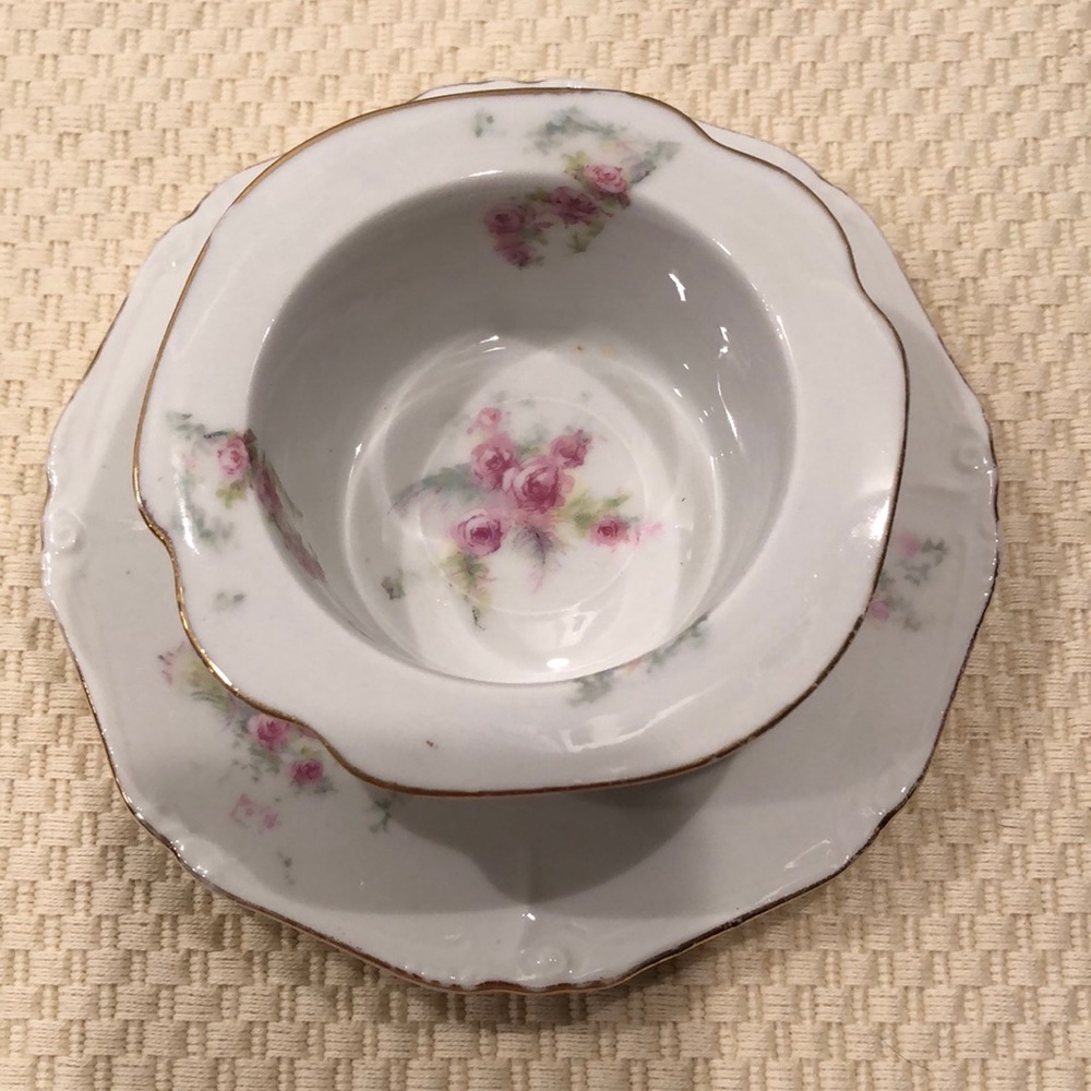 One vintage ramekin and matching under plate